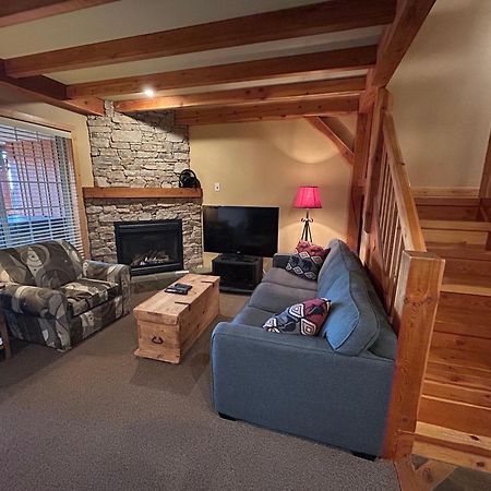 3 Bedroom 3 Bath Ski In Ski Out With Private Hot Tub Big White Ski Resort Екстер'єр фото