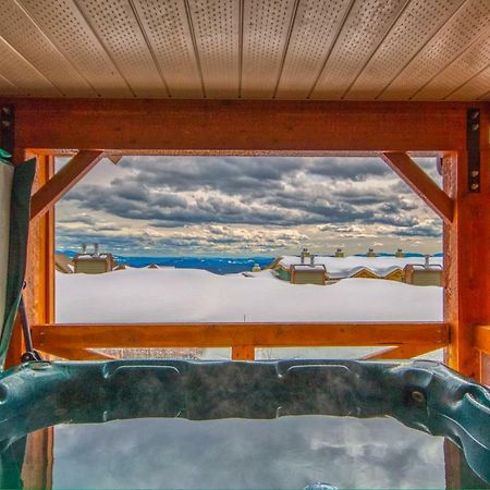 3 Bedroom 3 Bath Ski In Ski Out With Private Hot Tub Big White Ski Resort Екстер'єр фото