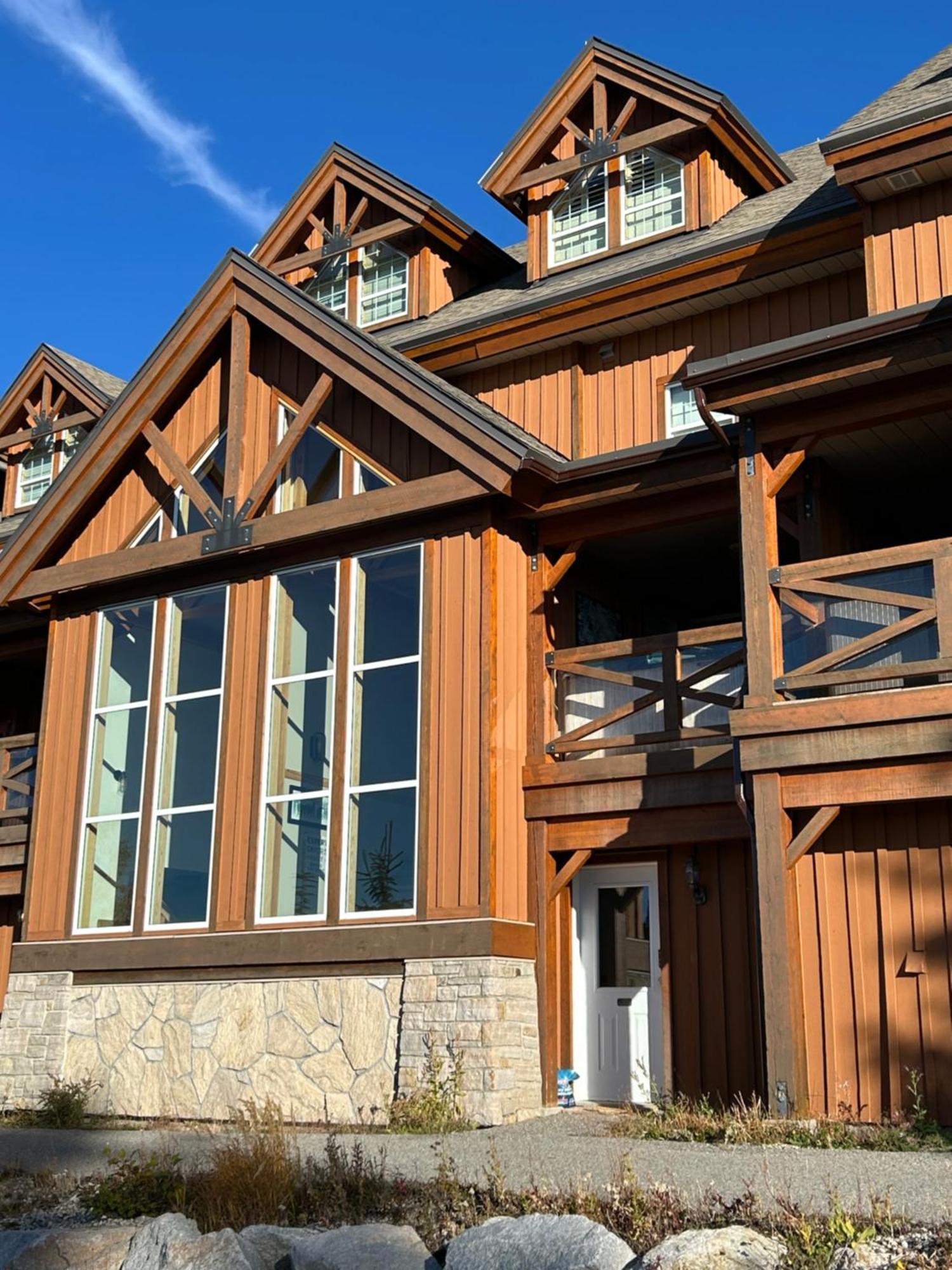 3 Bedroom 3 Bath Ski In Ski Out With Private Hot Tub Big White Ski Resort Екстер'єр фото
