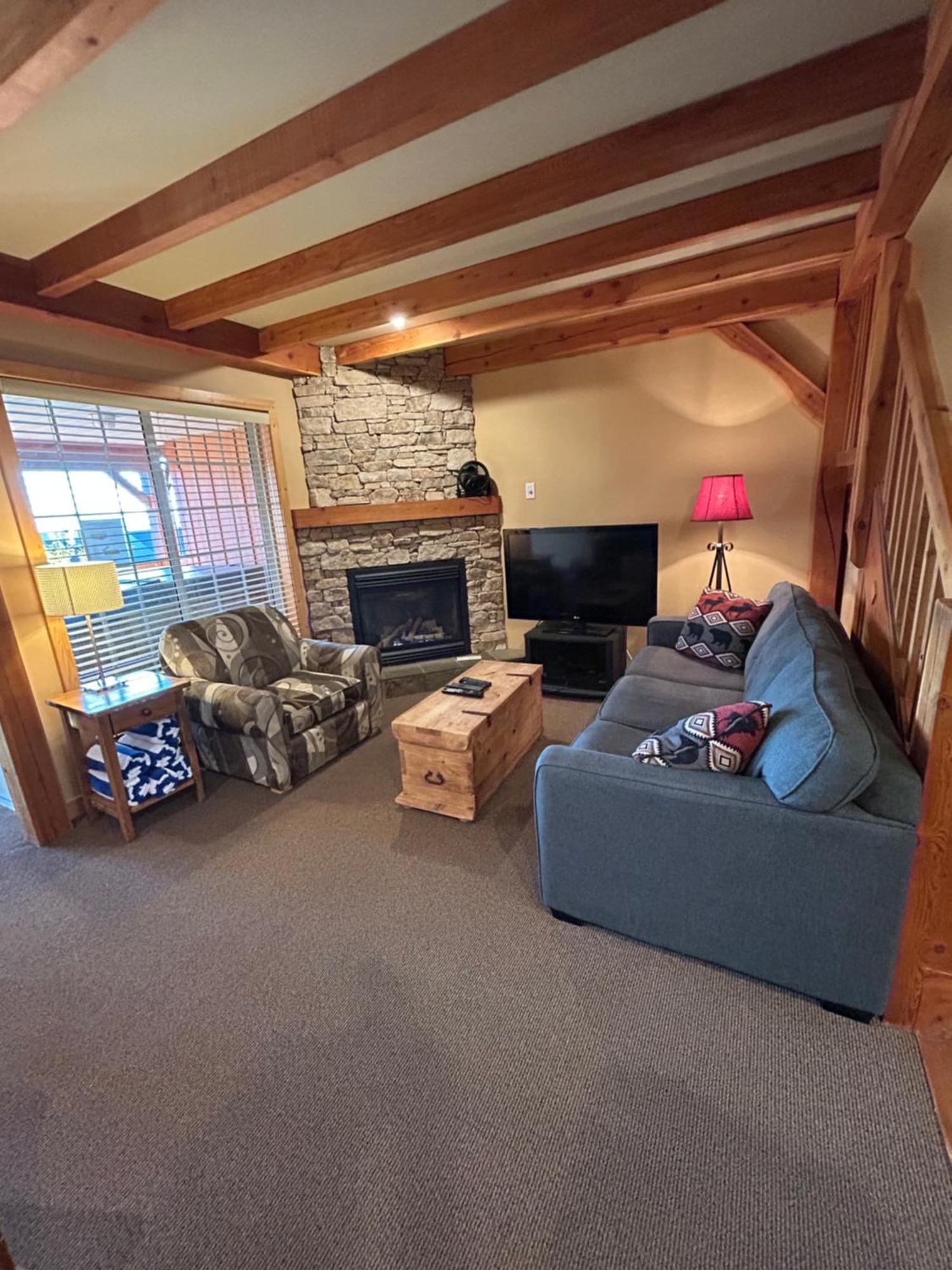 3 Bedroom 3 Bath Ski In Ski Out With Private Hot Tub Big White Ski Resort Екстер'єр фото