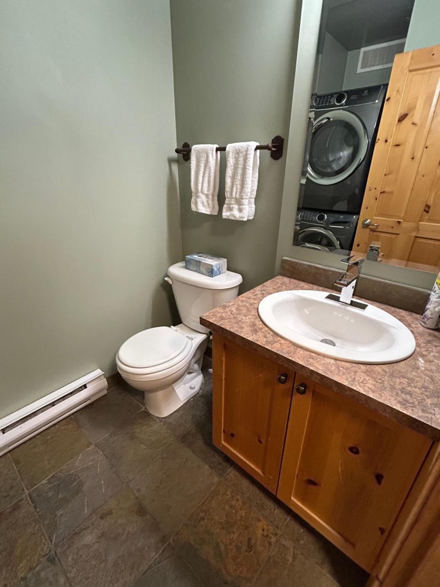 3 Bedroom 3 Bath Ski In Ski Out With Private Hot Tub Big White Ski Resort Екстер'єр фото