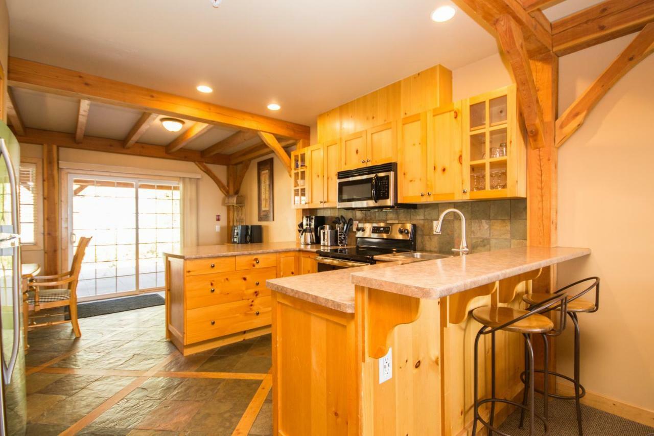 3 Bedroom 3 Bath Ski In Ski Out With Private Hot Tub Big White Ski Resort Екстер'єр фото