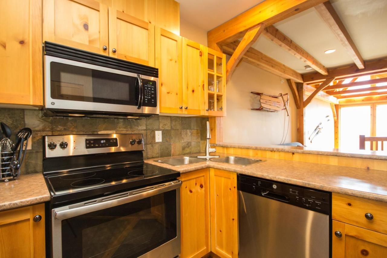 3 Bedroom 3 Bath Ski In Ski Out With Private Hot Tub Big White Ski Resort Екстер'єр фото