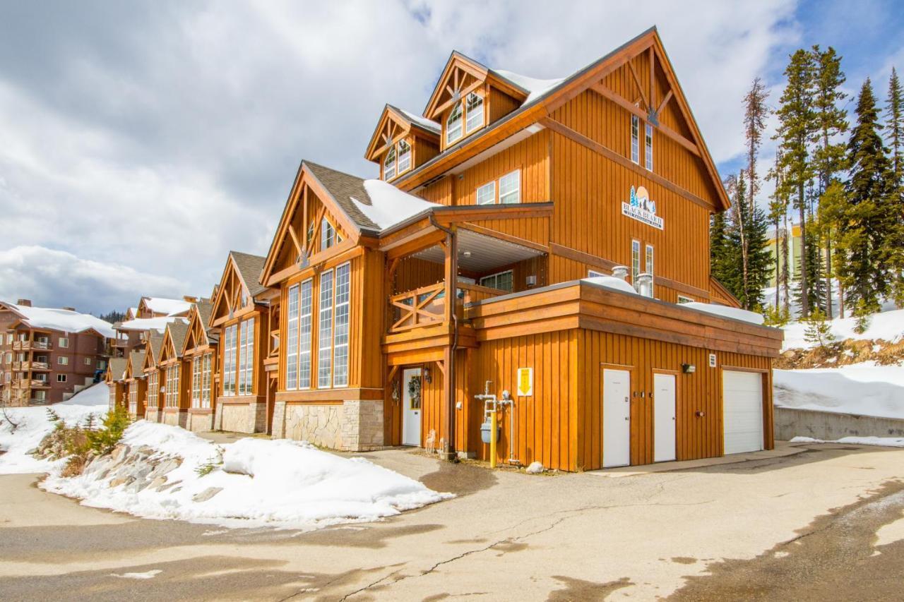 3 Bedroom 3 Bath Ski In Ski Out With Private Hot Tub Big White Ski Resort Екстер'єр фото